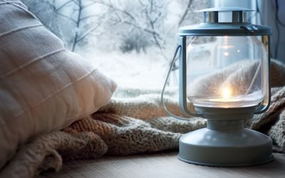 зима, окно, подоконник, подушка, плед, лампа, свеча, фонарь