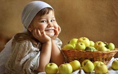 дети, ребёнок, девочка, платье, косынка, улыбка, корзинка, фрукты, плоды, яблоки