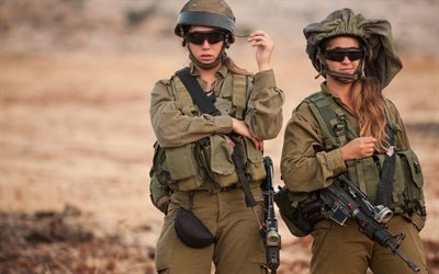 Девушки в армии, ружие, форма, экипировка;батальон Львы Иордана, Израиль