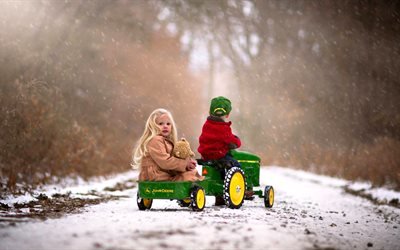 дети, мальчик, девочка, пара, трактор, зима, снег, дорога, игра
