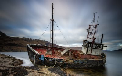 Закат, Песчаный берег, Старая рыбацкая лодка